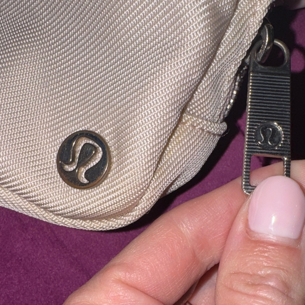 Lululemon Athletica Misty Pink Crossbody Bag - Picture 12 of 16